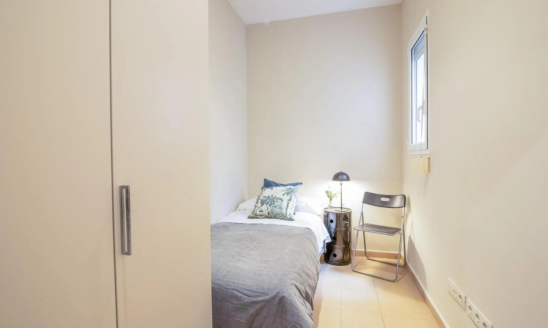 My Space Barcelona - Spacious And Modern Apartment Near The Hospital Clinic Spagna