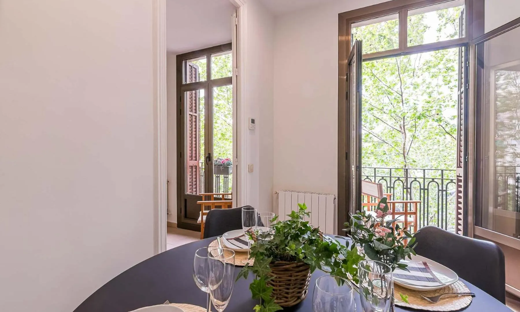 My Space Barcelona - Spacious And Modern Apartment Near The Hospital Clinic Spagna