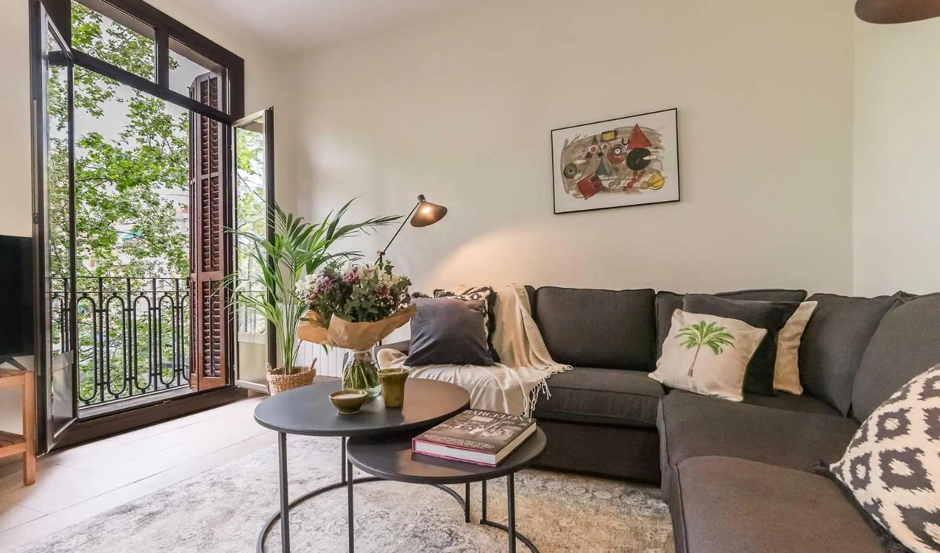 My Space Barcelona - Spacious And Modern Apartment Near The Hospital Clinic Spagna